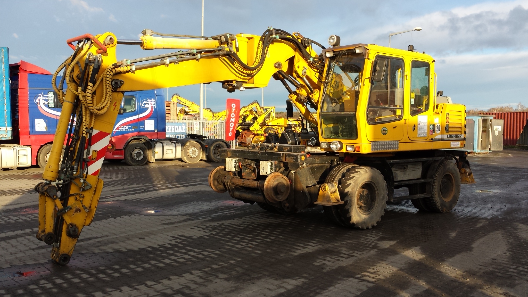 Koparka dwudrogowa LIEBHERR A 900 ZW Litronic